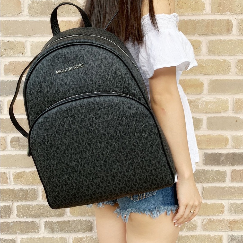 👜💕- Michael Kors Large Backpack ‼️SALE‼️‼️